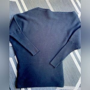 Stunning women’s Reiss asymmetric sweater, size xs.